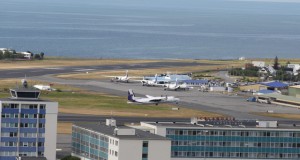 2000 manna byggð á flugvallarlandi