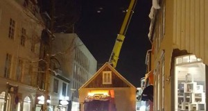 Húsið að Laugavegi 6 flutt til Hafnarfjarðar