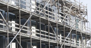 Rannsaka hvort að verktakar sem handteknir voru hafi gerst sekir um mansal