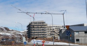 Deila um málun gluggalista á borði kærunefndar