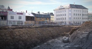 600 milljóna krafa vegna hafnargarðsins
