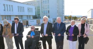 Heilbrigðisráðherra opnar nýja götu við Landspítala við Hringbraut.