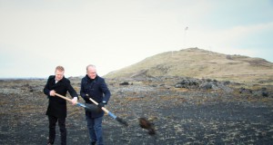 Tekin hefur verið fyrsta skóflastunga að þjónustumiðstöð við Reykjanesvita