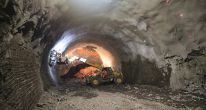 Berghrun hægir á greftri Vaðlaheiðarganga