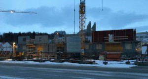 Húsin rísa hratt við Drottningarbraut í miðbæ Akureyrar