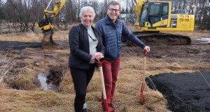 Fyrsta skóflustungan að nýrri félagsaðstöðu eldri borgara