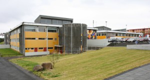 21.03.2017 Ölduselsskóli. Gluggaskipti og endurbætur á þökum 2017