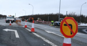 03.05.2017 Breiðholtsbraut við Norðurfell. Göngubrú og stígar