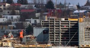 Bág kjör erlendra starfsmanna draga niður laun