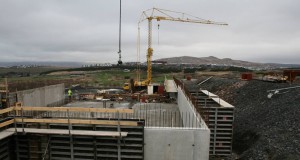 Framkvæmdir við nýtt húsnæði Volvo atvinnutækja við Hádegismóa í fullum gangi