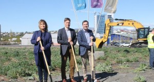 Tóku fyrstu skóflustunguna að 201 Smára