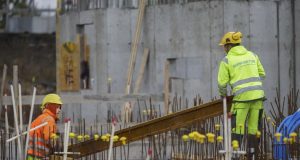 Aldrei hafa fleiri útlendingar starfað hér á landi