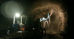 Unnið dag og nótt í Dýrafjarðargöngum