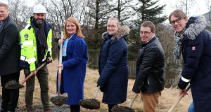 Fyrsta skóflustungan við nýjan búsetukjarna í Hafnarfirði