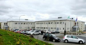 10.05.2019 Foldaskóli, endurnýjun á þaki á turni