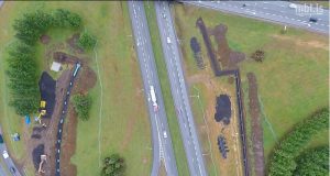 Sundurgrafin jörð við brautina