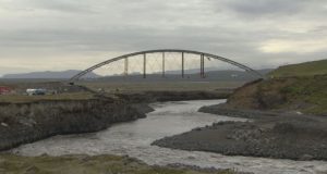 Nýja brúin yfir Eldvatn hjá Ásum senn opnuð umferð