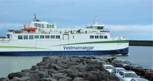 Turnarnir senn settir upp