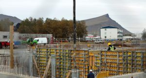 Framkvæmdir við Dalbraut 4 á Akranesi á fullum skriði