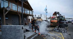 Hlaðnir veggir rifnir á kostnað eiganda