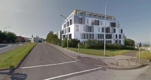 Byggt í kringum Valhöll