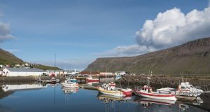 03.12.2019 Suðureyrarhöfn, endurbygging Vesturkants 2019