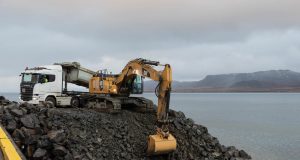 Framkvæmdir komnar á fullt við Norðurgarð í Grundarfirði
