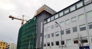 Átta handteknir í umfangsmiklum aðgerðum lögreglu við Seljaveg