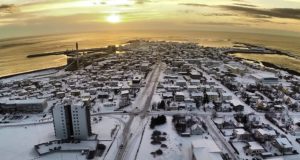 Samið um viðhald á þaki skóla og sundlaugar á Akranesi