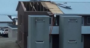 Aftakaveður á Kjalarnesi og töluvert tjón