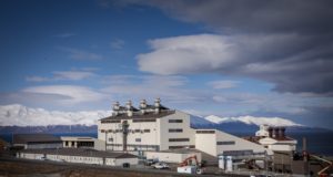 Milljarðakröfur fljúga á víxl á Bakka