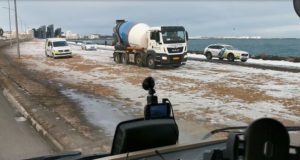 Steypubíll eltur af lögreglu á Sæbraut