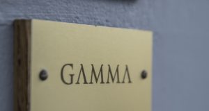 VHE greiddi Pétri 58 milljónir