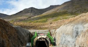 Erlendir starfsmenn kallaðir heim