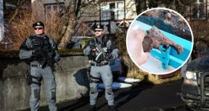 Fann skammbyssu í húsgrunni: „Fyndið þangað til að sérsveitin mætti“