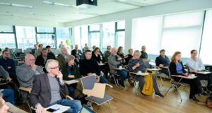 Segir allt ferlið vera eitt stórt sjónarspil