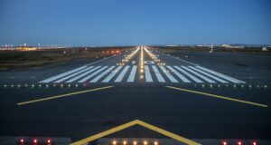 Opnun útboðs: Keflavíkurflugvöllur, Flugbrautarmáling fyrir U20042