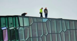 Harpa að drabbast niður