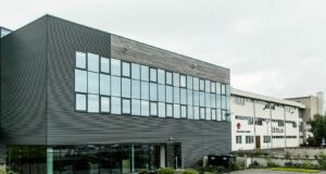 Reisa 2.100 fermetra nýbyggingu við FB