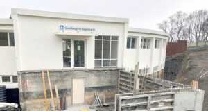 Framkvæmdir í Sundlauginni við Laugarskarð tímafrekari en gert var ráð fyrir