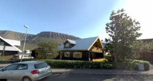 Opnun útboðs: Ísafjarðarbær. Endurnýjun gangstétta við Hafraholt