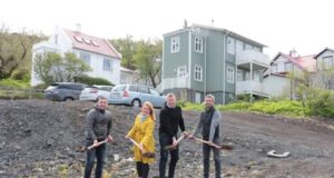 Fyrsta skóflustunga á Dvergsreitnum í Hafnarfirði