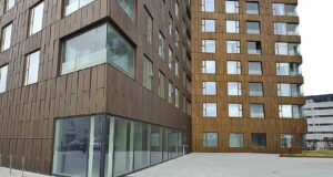 Íbúar ósáttir við afgirt útileiksvæði á sameign