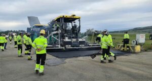 Yfir 18 þúsund tonn af malbiki á Egilsstaðaflugvöll