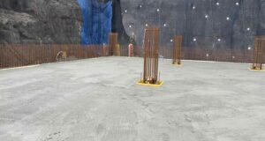 Fyrsta botnplatan steypt í grunni meðferðarkjarna