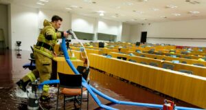 Mat á vatnstjóninu komið vel á veg