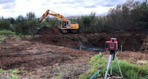 Grunnur að fyrsta húsinu við nýja götu á Varmalandi