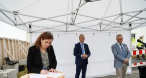 Undirrita samning vegna BT hússins