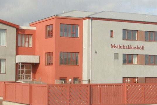Reykjanesbær hafnar öllum tilboðum í lóðarfrágang við Myllubakkaskóla Reykjanesbær hafnar öllum tilboðum í lóðarfrágang við Myllubakkaskóla