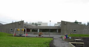 09.02.2026 Múlaborg. Þak, gluggaskipti og klæðning